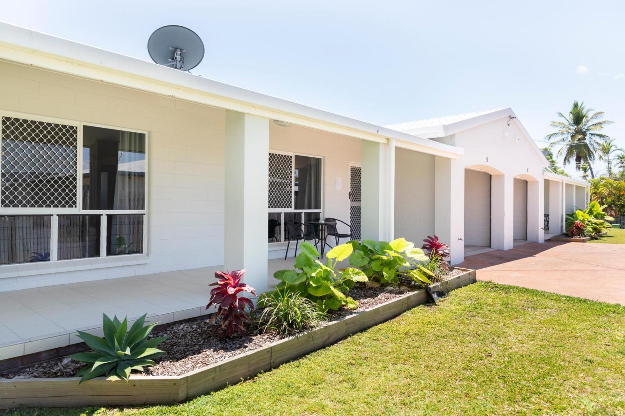 Palm View Holiday Apartments Bowen Exterior photo