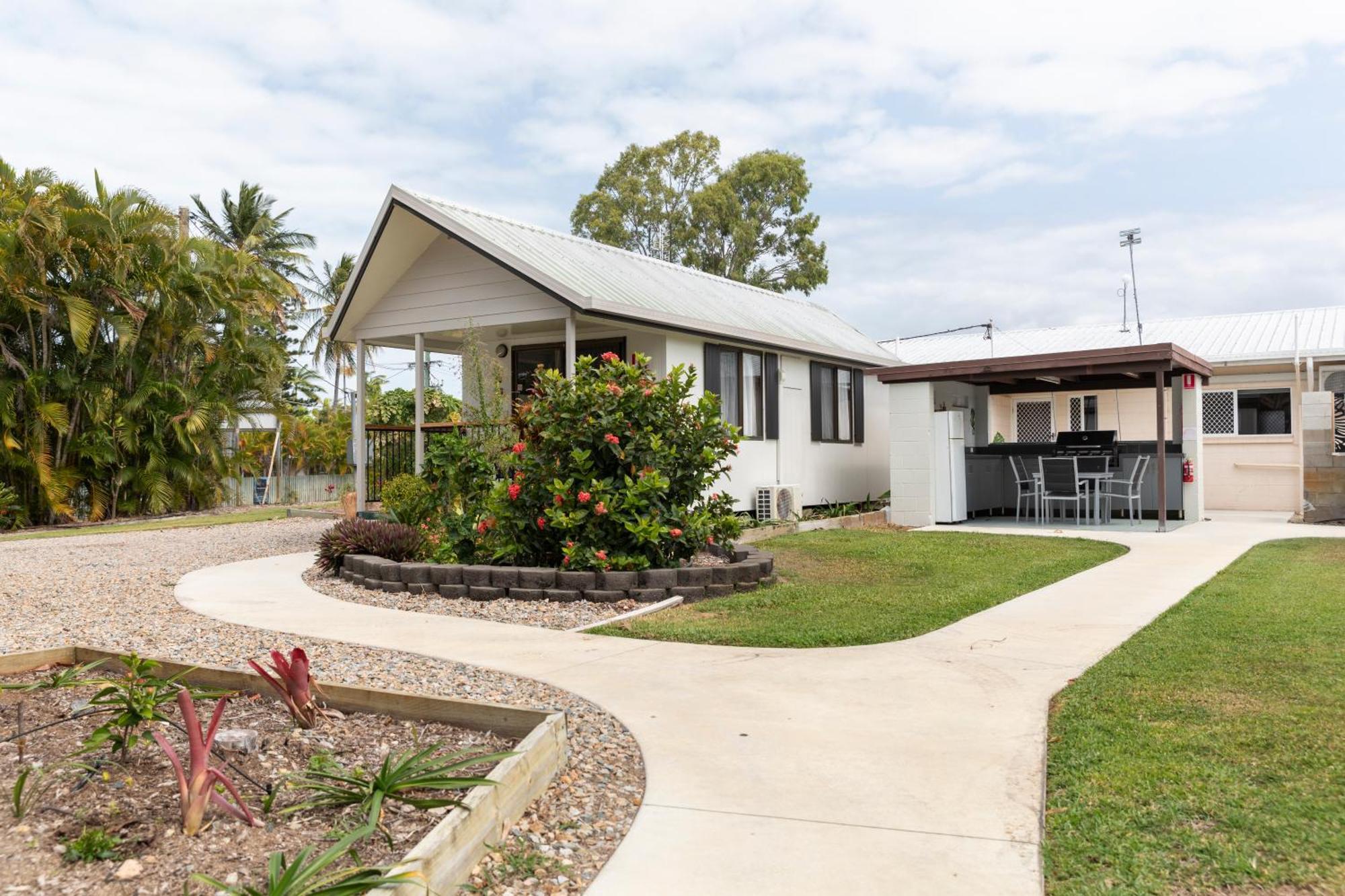 Palm View Holiday Apartments Bowen Exterior photo