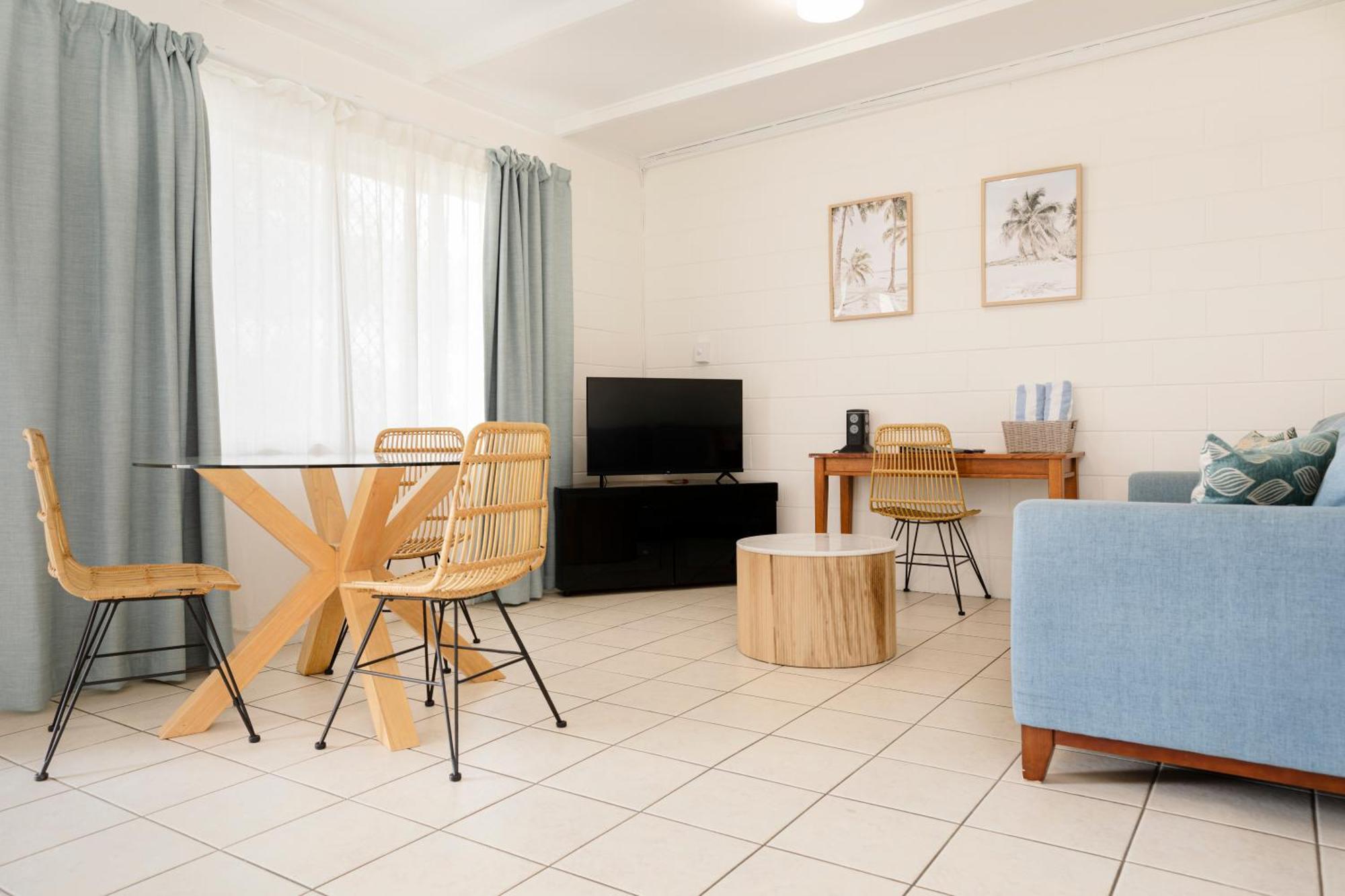 Palm View Holiday Apartments Bowen Room photo